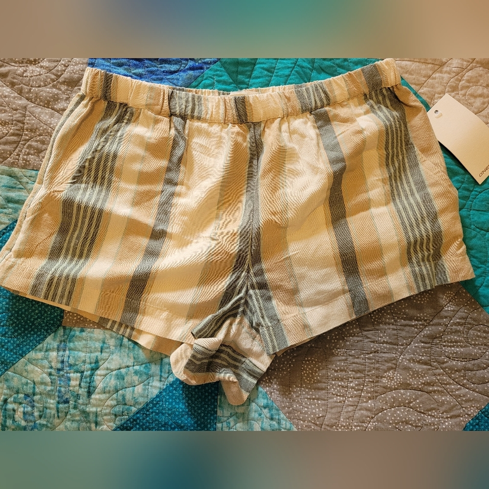 Oneill Linen-Blend Shorts in Beige and Green